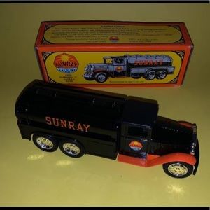 1992 1:34 Scale ERTL Sunray Gasoline Diecast Bank